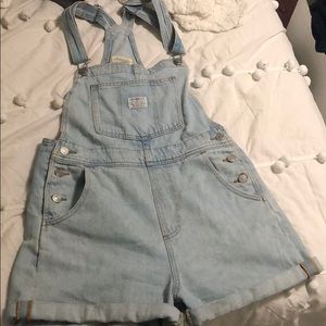 Levi’s overalls like new